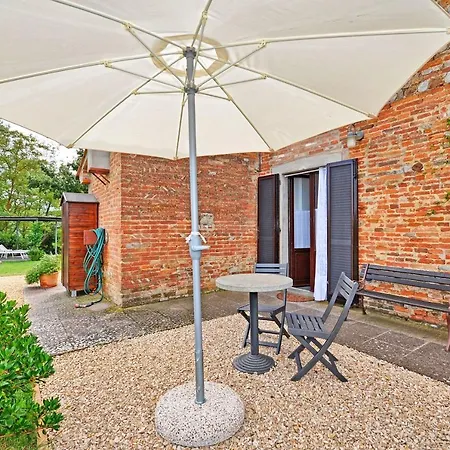 Apartment Sleeps 4 *